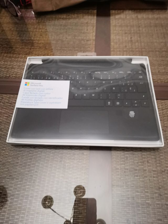 Teclado con funda y huella digital k