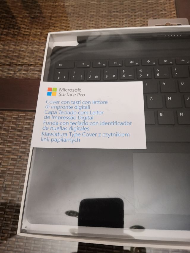 Teclado con funda y huella digital k