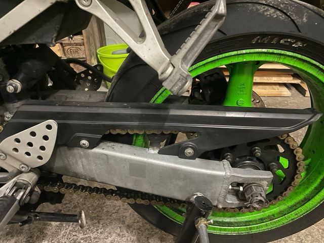 Cubre cadena kawasaki zx6r 98-99