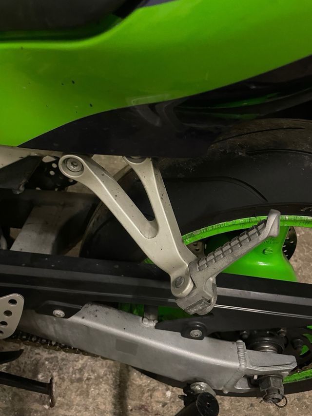 Estribera izq kawasaki zx6r 1998-99