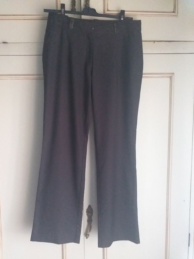 Pantalon marron raya diplomática