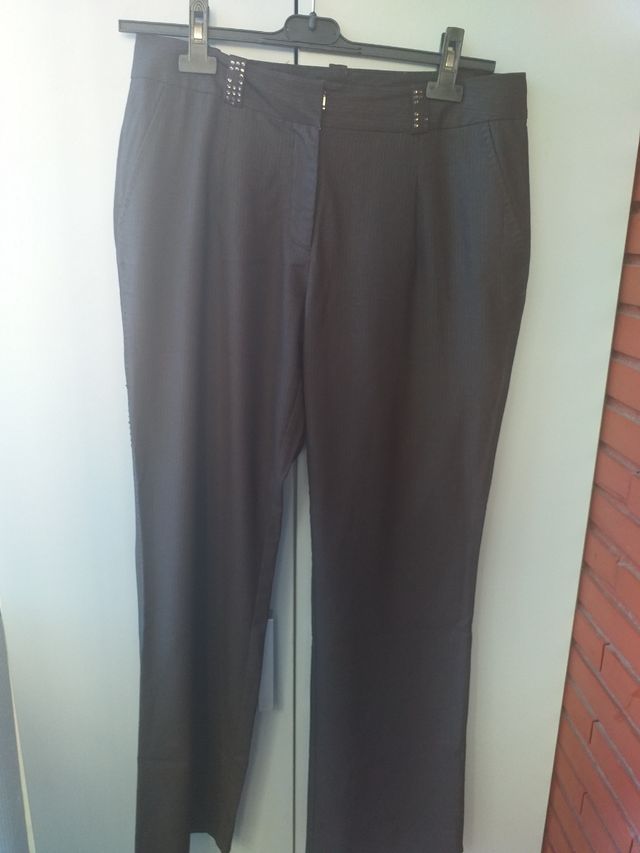 Pantalon marron raya diplomática