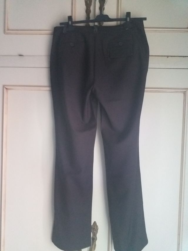 Pantalon marron raya diplomática