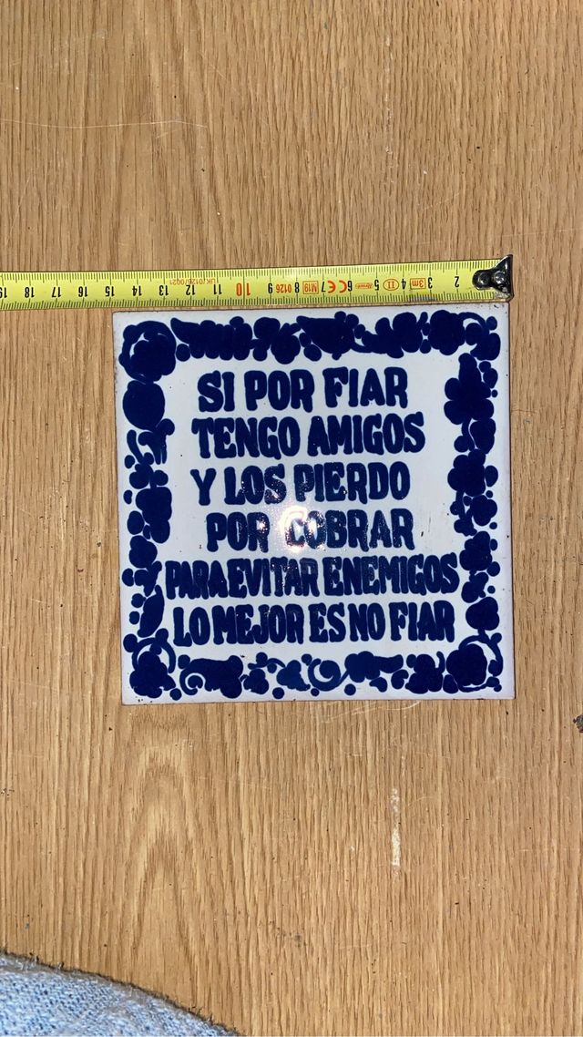 Azulejo antiguo frases “si por fiar...”