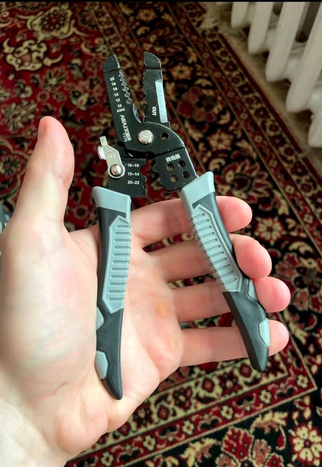 Alicate electricista