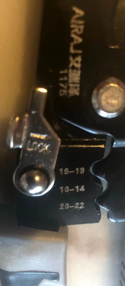 Alicate electricista