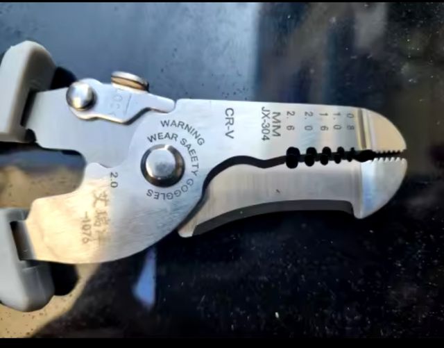 Alicate electricista