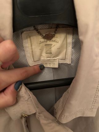 Gabardina beige de Stradivarius