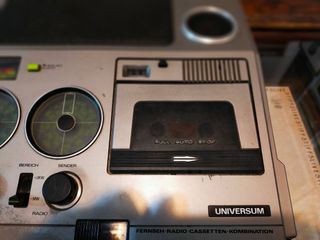 Universum Radio TV Cassette años 80