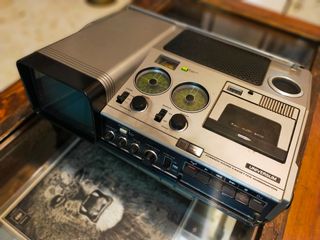 Universum Radio TV Cassette años 80