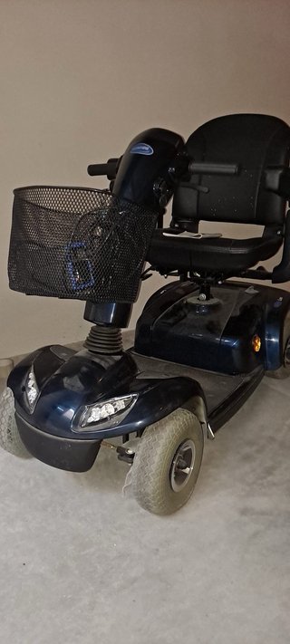Scooter electrico invacare 4 ruedas. Modelo Leo