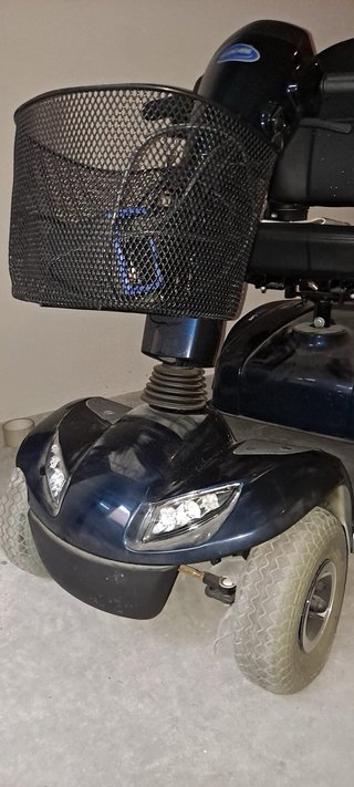 Scooter electrico invacare 4 ruedas. Modelo Leo