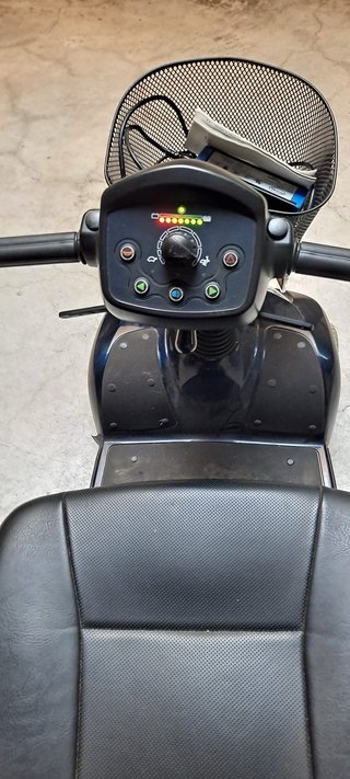 Scooter electrico invacare 4 ruedas. Modelo Leo