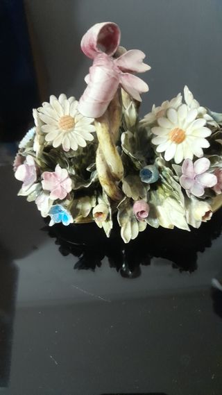 Cestino di fiori in ceramica di Capodimo