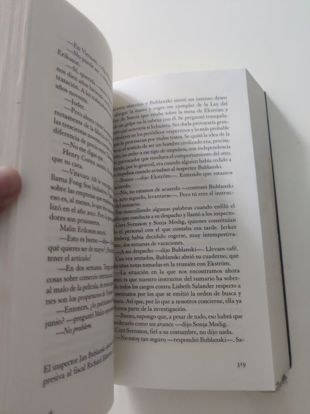 La reina en el palacio de las corrientes de aire [Import] (Spanish Translation)