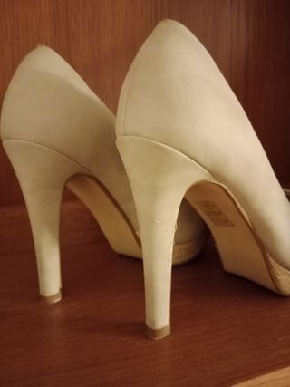 Zapatos Corina beig elegantes tacones