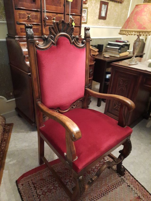 N.2 Poltrone in legno