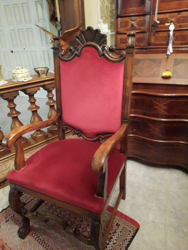 N.2 Poltrone in legno