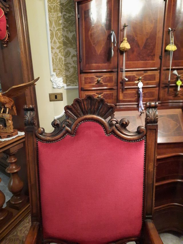 N.2 Poltrone in legno