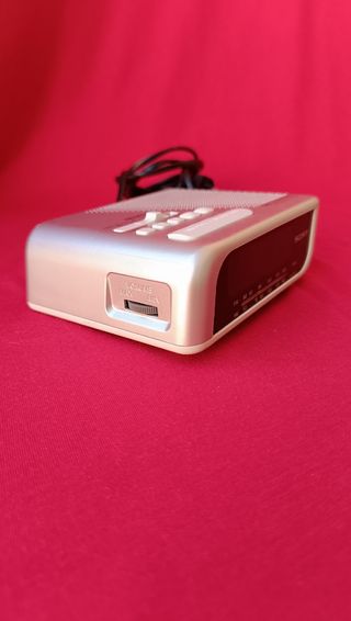 Radio despertador Sony ICF-C205