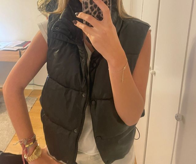 Chaleco Zara efecto piel negro S