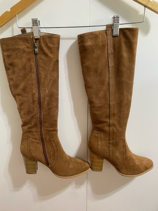 Botas altas con tacón