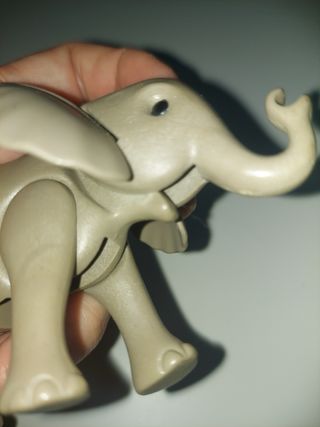 Playmobil. Bebé elefante gris