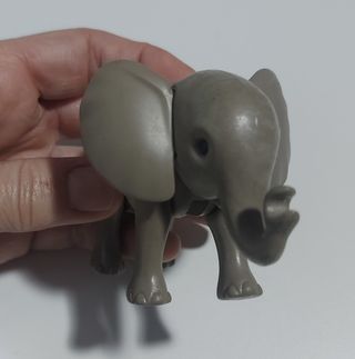 Playmobil. Bebé elefante gris
