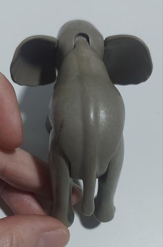 Playmobil. Bebé elefante gris
