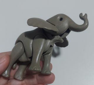 Playmobil. Bebé elefante gris