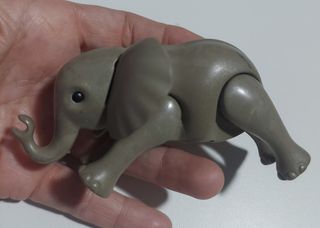 Playmobil. Bebé elefante gris
