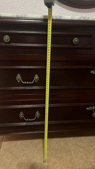 Comoda antigua con base de marmol