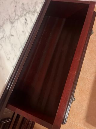 Comoda antigua con base de marmol