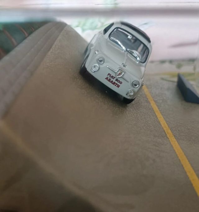 Modellino Fiat 500 Abarth.