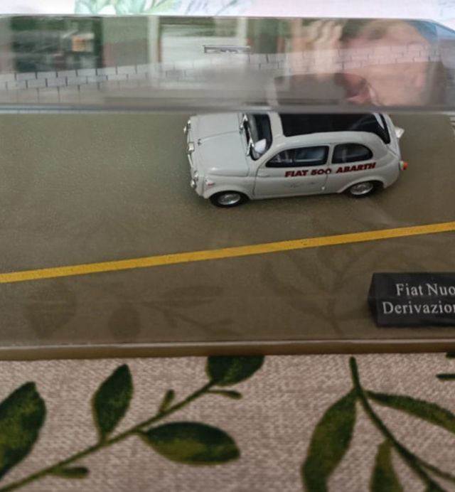 Modellino Fiat 500 Abarth.