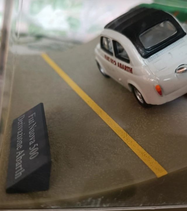 Modellino Fiat 500 Abarth.