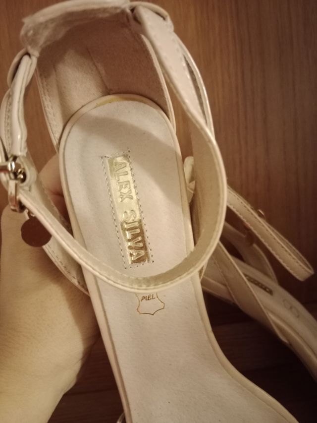 sandalia Alex Silva beig piel tacon