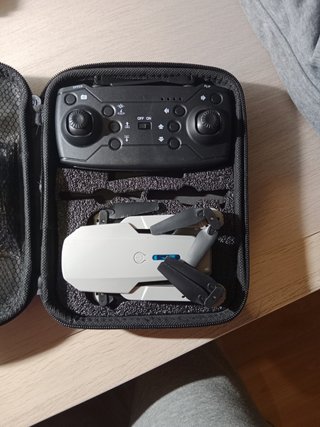 Dron E88 gris