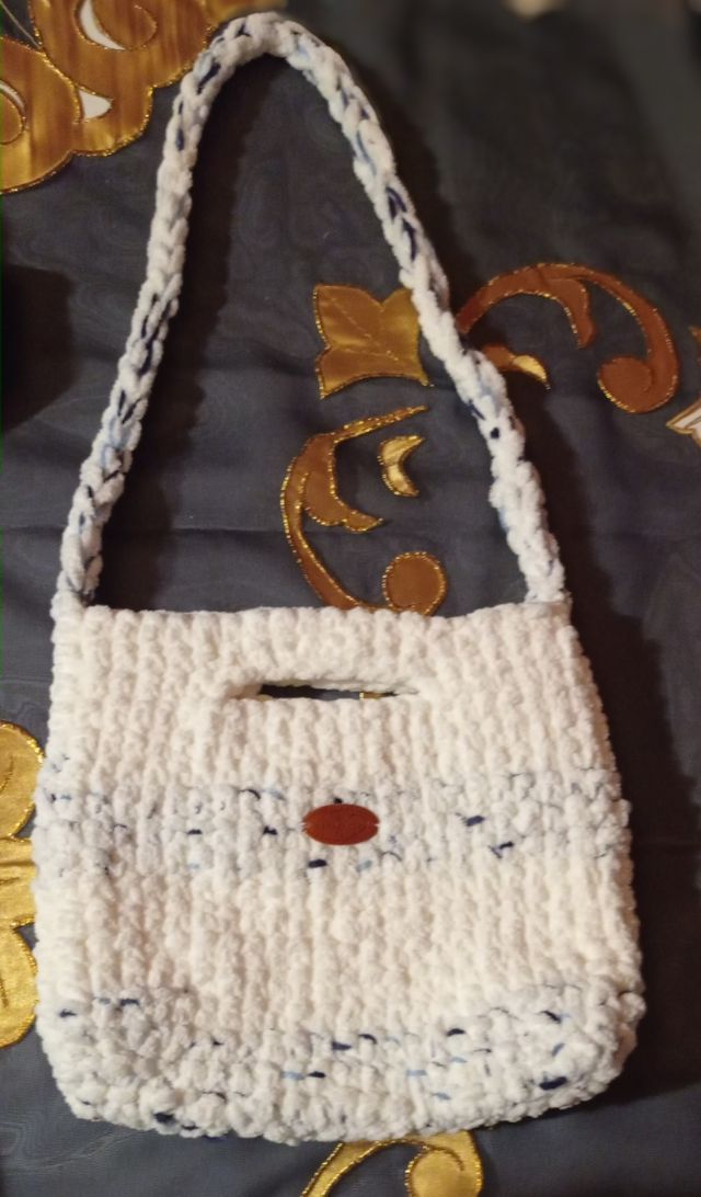 Borsa fatta all'uncinetto