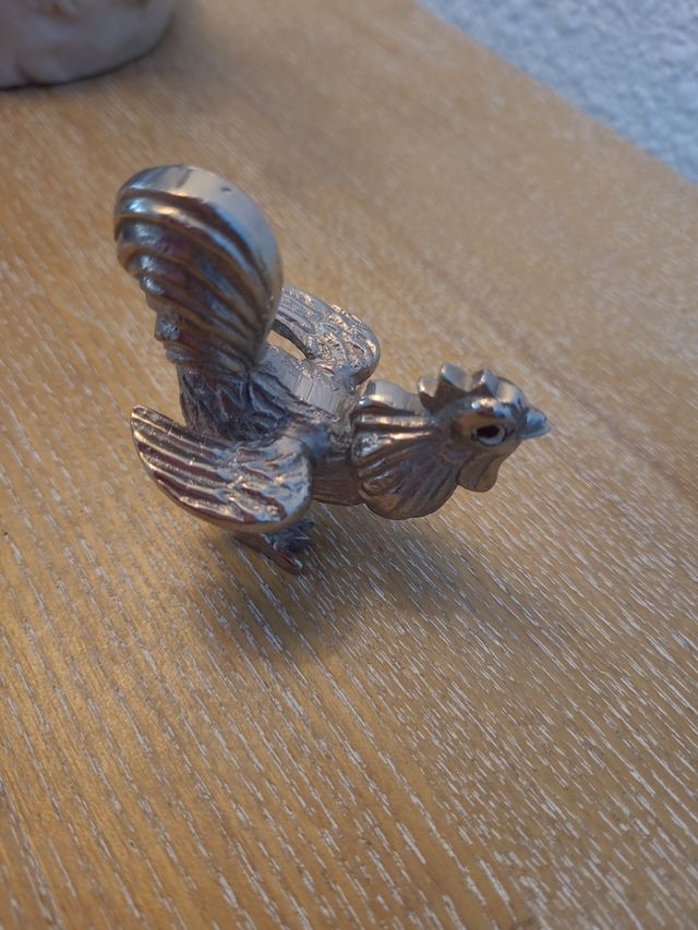 Gallos acero con ojos de piedra color