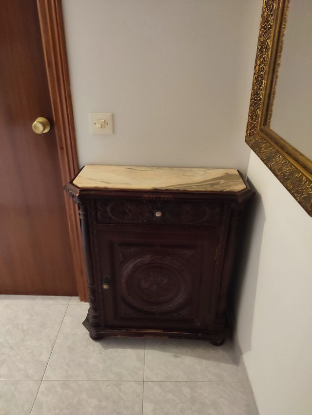 Taquillón antiguo o  entradita