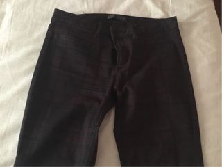 Pantalón de mujer con cuadros difuminados.