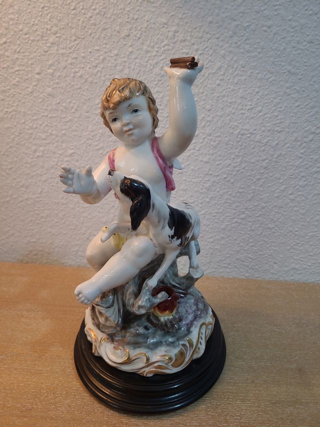 Angelito con peana de madera