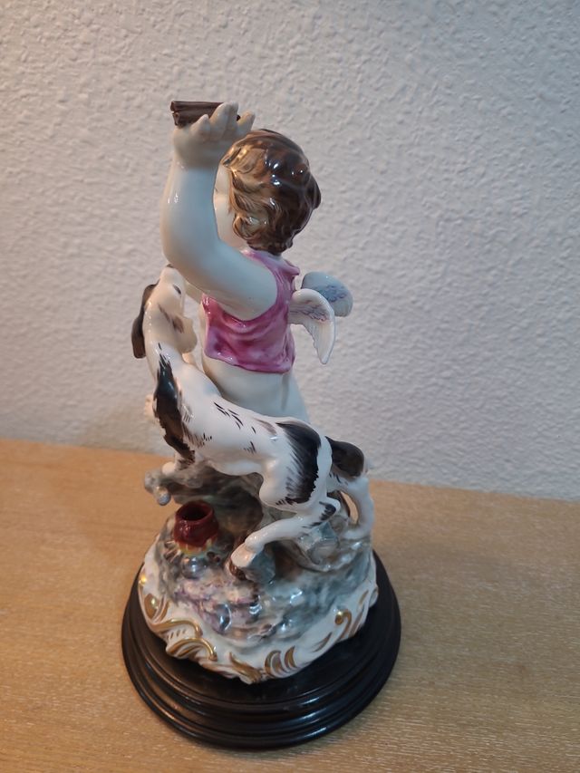 Angelito con peana de madera