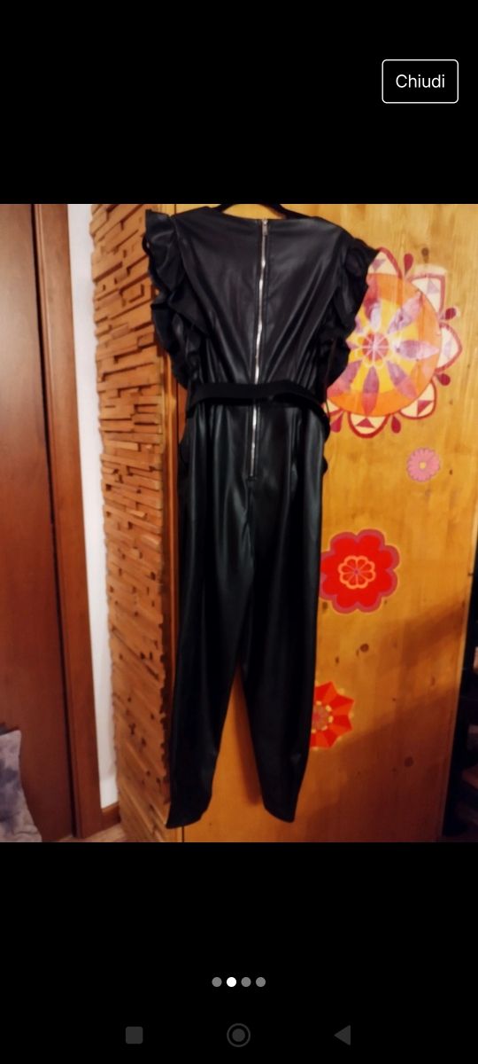 Jampsuit ecopelle con volant Bershka