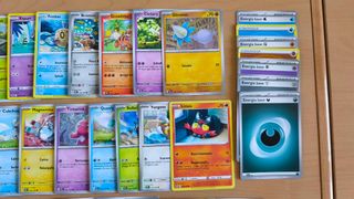 Set 60 carte pokemon comuni holo varie