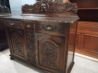 Mueble aparador antiguo de castaño