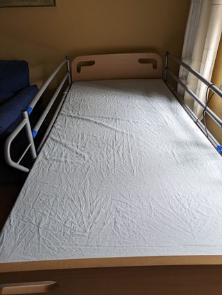 Cama geriátrica nueva y colchón