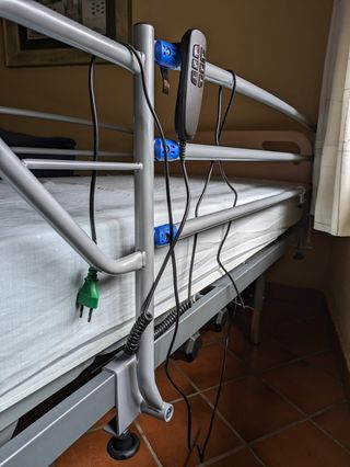 Cama geriátrica nueva y colchón