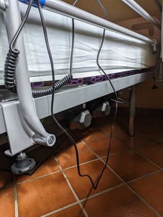 Cama geriátrica nueva y colchón